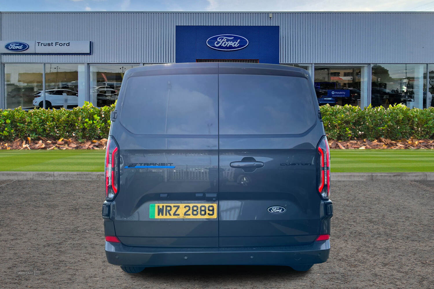 Dec 2024 Ford Transit Custom 100kW 65kWh H1 Van Limited Auto