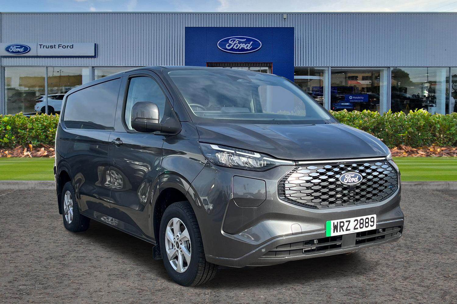 Dec 2024 Ford Transit Custom 100kW 65kWh H1 Van Limited Auto