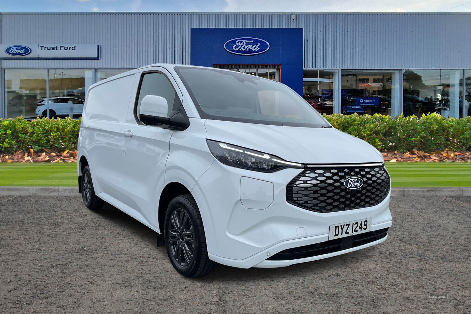 Dec 2024 Ford Transit Custom 100kW 65kWh H1 Van Limited Auto