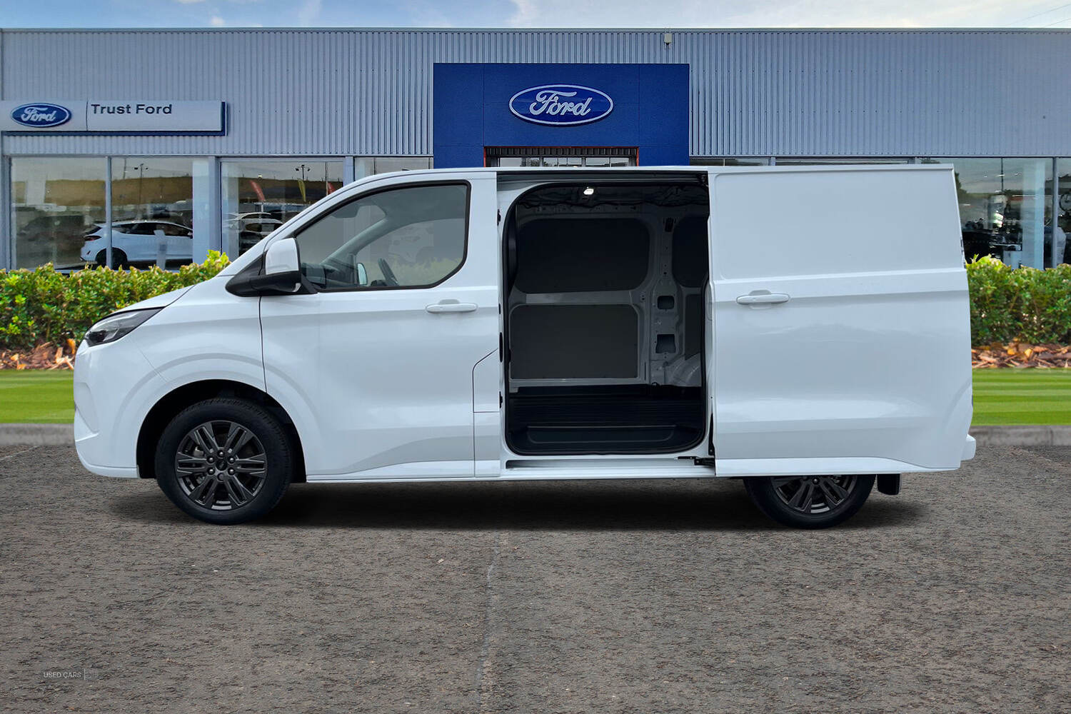Dec 2024 Ford Transit Custom 100kW 65kWh H1 Van Limited Auto