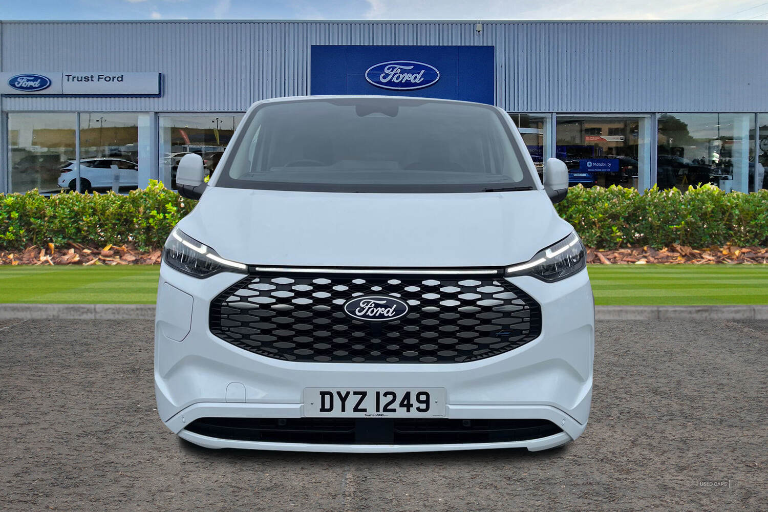 Dec 2024 Ford Transit Custom 100kW 65kWh H1 Van Limited Auto