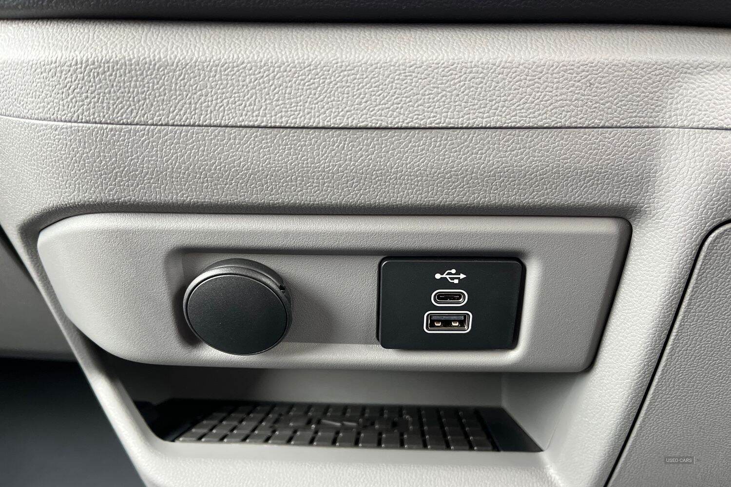Dec 2024 Ford Transit Custom 100kW 65kWh H1 Van Limited Auto
