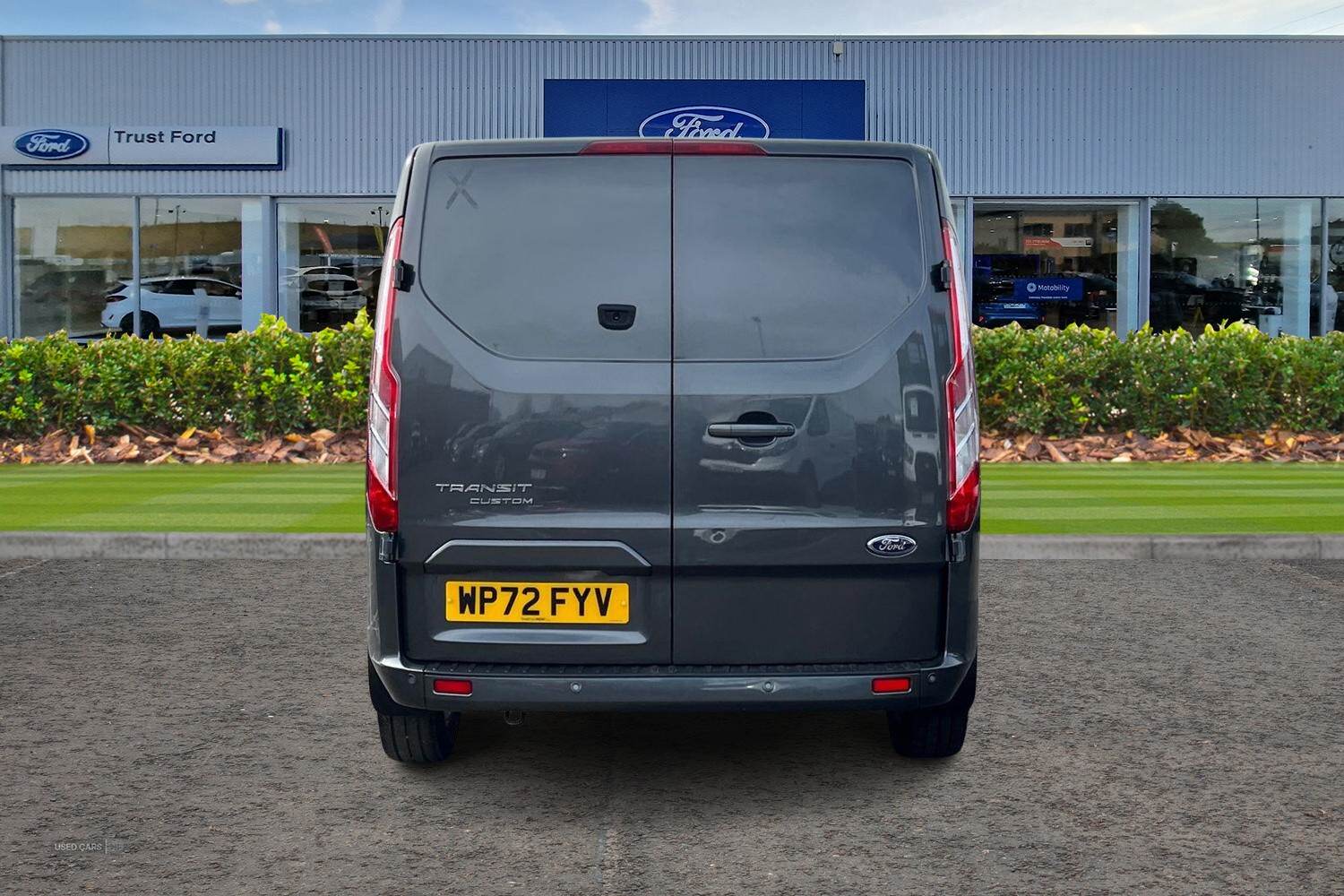 Nov 2022 Ford Transit Custom 2.0 EcoBlue 170ps Low Roof D/Cab Limited Van Auto