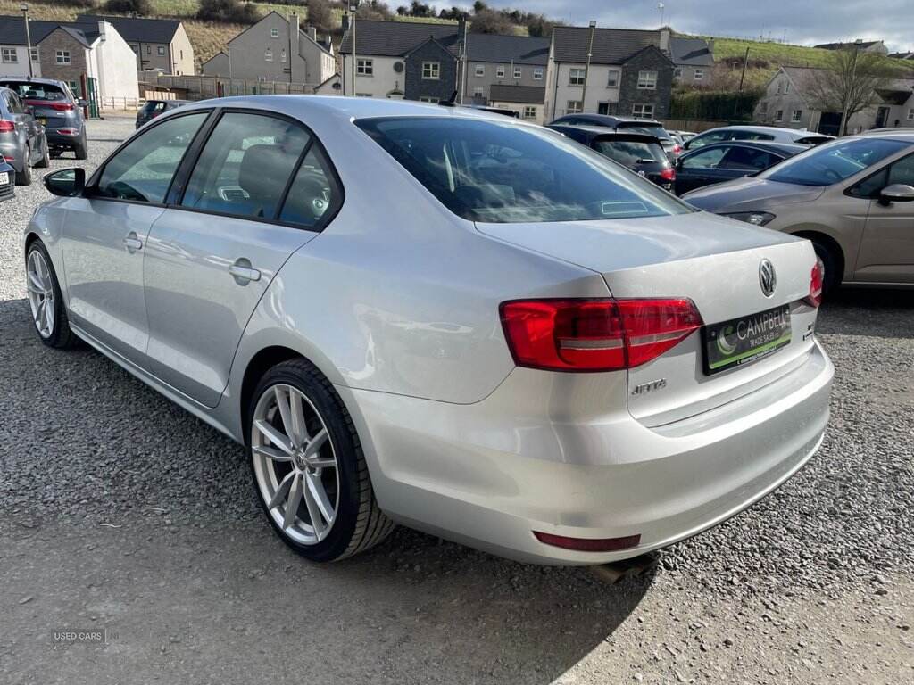 Dec 2014 Volkswagen Jetta 2.0 TDI SE 4dr