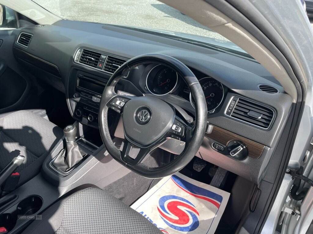 Dec 2014 Volkswagen Jetta 2.0 TDI SE 4dr