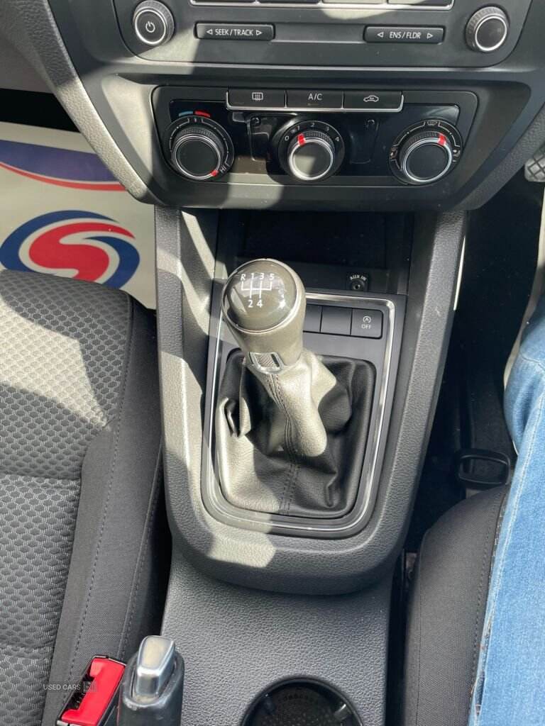 Dec 2014 Volkswagen Jetta 2.0 TDI SE 4dr