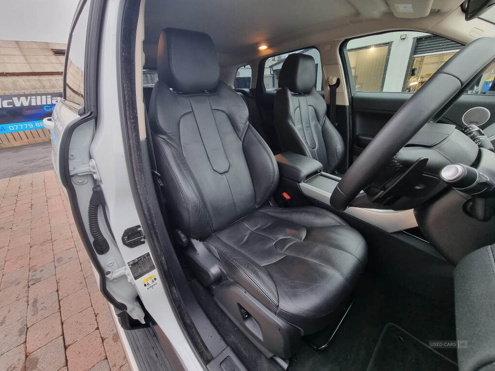 Oct 2014 Land Rover Range Rover Evoque 2.2 SD4 Pure 5dr Auto [9]