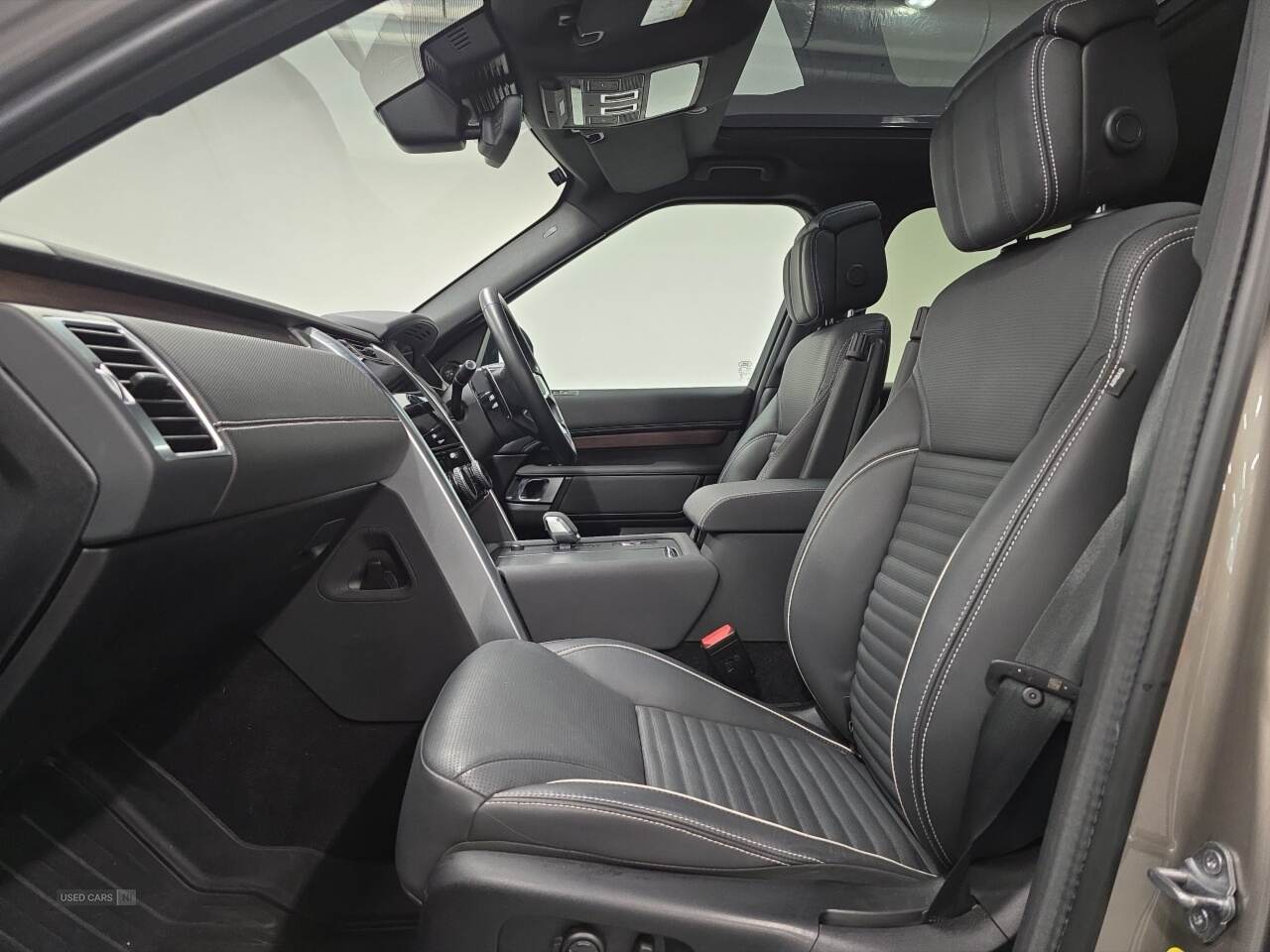 Mar 2023 Land Rover Discovery 3.0 D300 R-Dynamic HSE 5dr Auto
