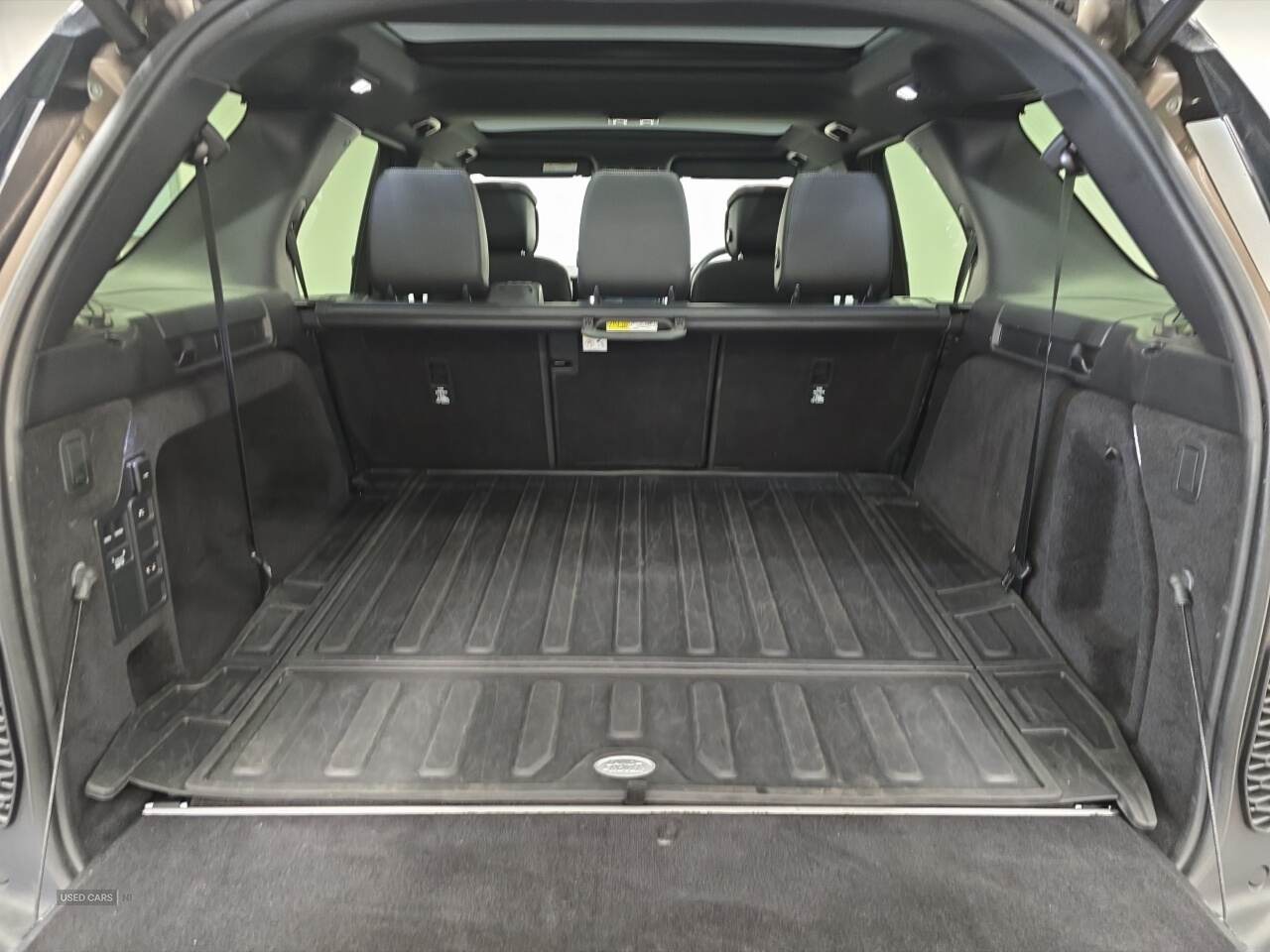 Mar 2023 Land Rover Discovery 3.0 D300 R-Dynamic HSE 5dr Auto