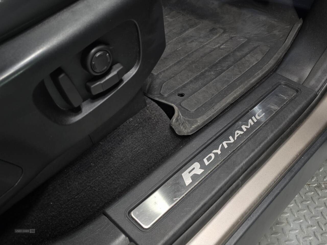 Mar 2023 Land Rover Discovery 3.0 D300 R-Dynamic HSE 5dr Auto