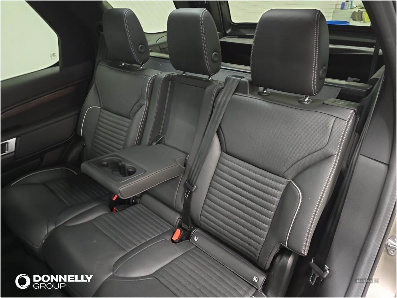 Mar 2023 Land Rover Discovery 3.0 D300 R-Dynamic HSE 5dr Auto