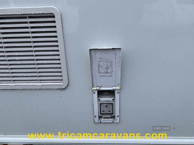 2017 Elddis Avante 840/6, 8' Wide Twin Axle Fixed Bed 6 Berth