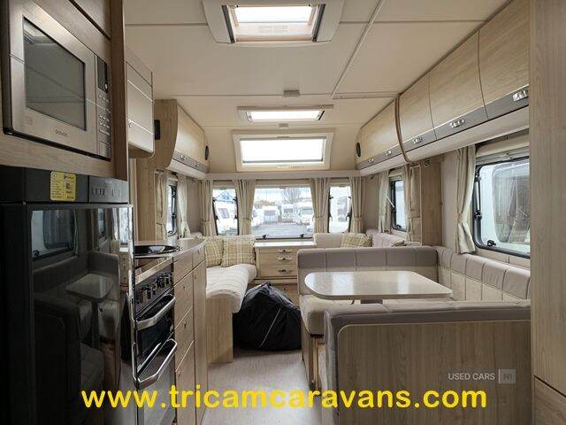 2017 Elddis Avante 840/6, 8' Wide Twin Axle Fixed Bed 6 Berth