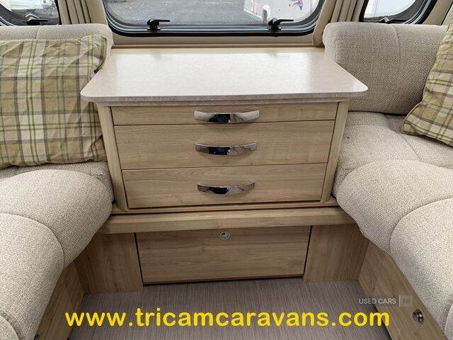 2017 Elddis Avante 840/6, 8' Wide Twin Axle Fixed Bed 6 Berth