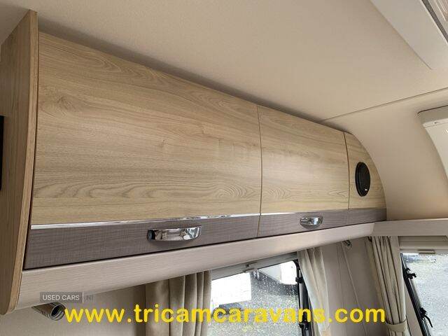 2017 Elddis Avante 840/6, 8' Wide Twin Axle Fixed Bed 6 Berth