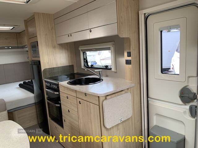 2017 Elddis Avante 840/6, 8' Wide Twin Axle Fixed Bed 6 Berth