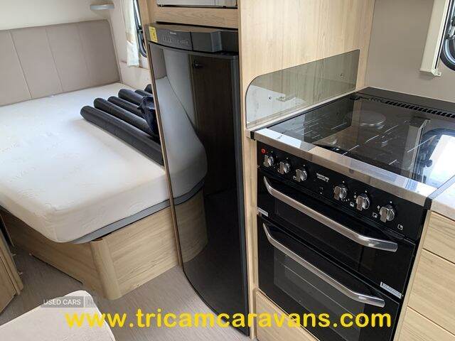 2017 Elddis Avante 840/6, 8' Wide Twin Axle Fixed Bed 6 Berth