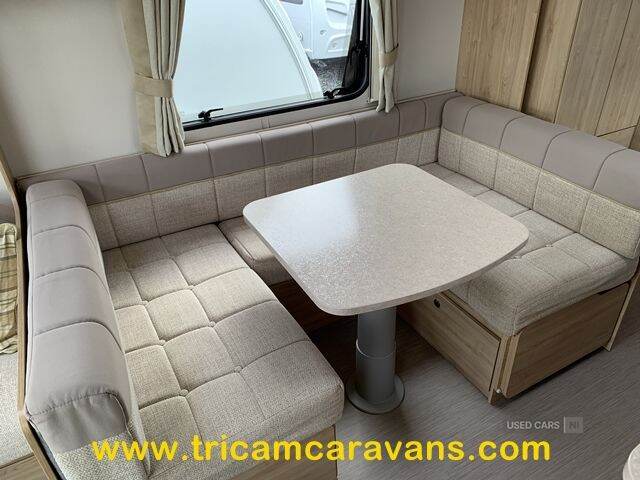 2017 Elddis Avante 840/6, 8' Wide Twin Axle Fixed Bed 6 Berth