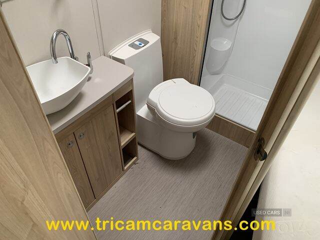 2017 Elddis Avante 840/6, 8' Wide Twin Axle Fixed Bed 6 Berth