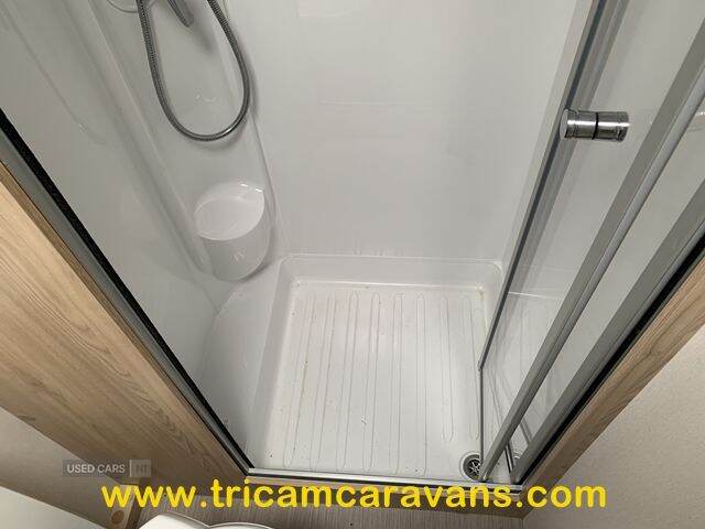 2017 Elddis Avante 840/6, 8' Wide Twin Axle Fixed Bed 6 Berth