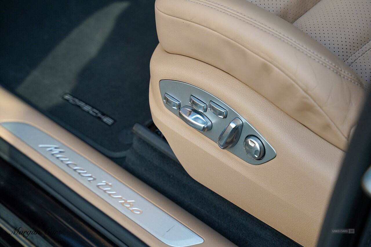 Oct 2019 Porsche Macan Turbo 5dr PDK