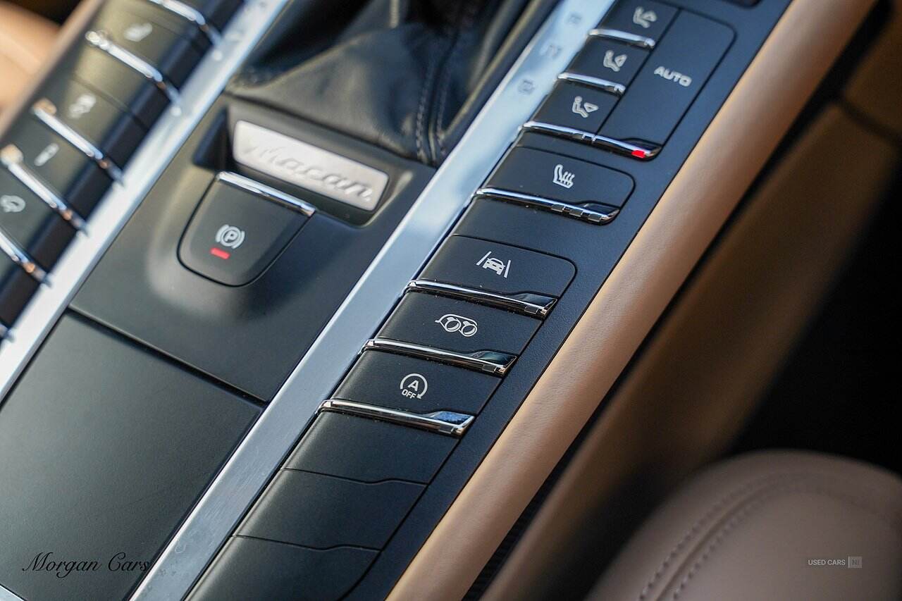 Oct 2019 Porsche Macan Turbo 5dr PDK