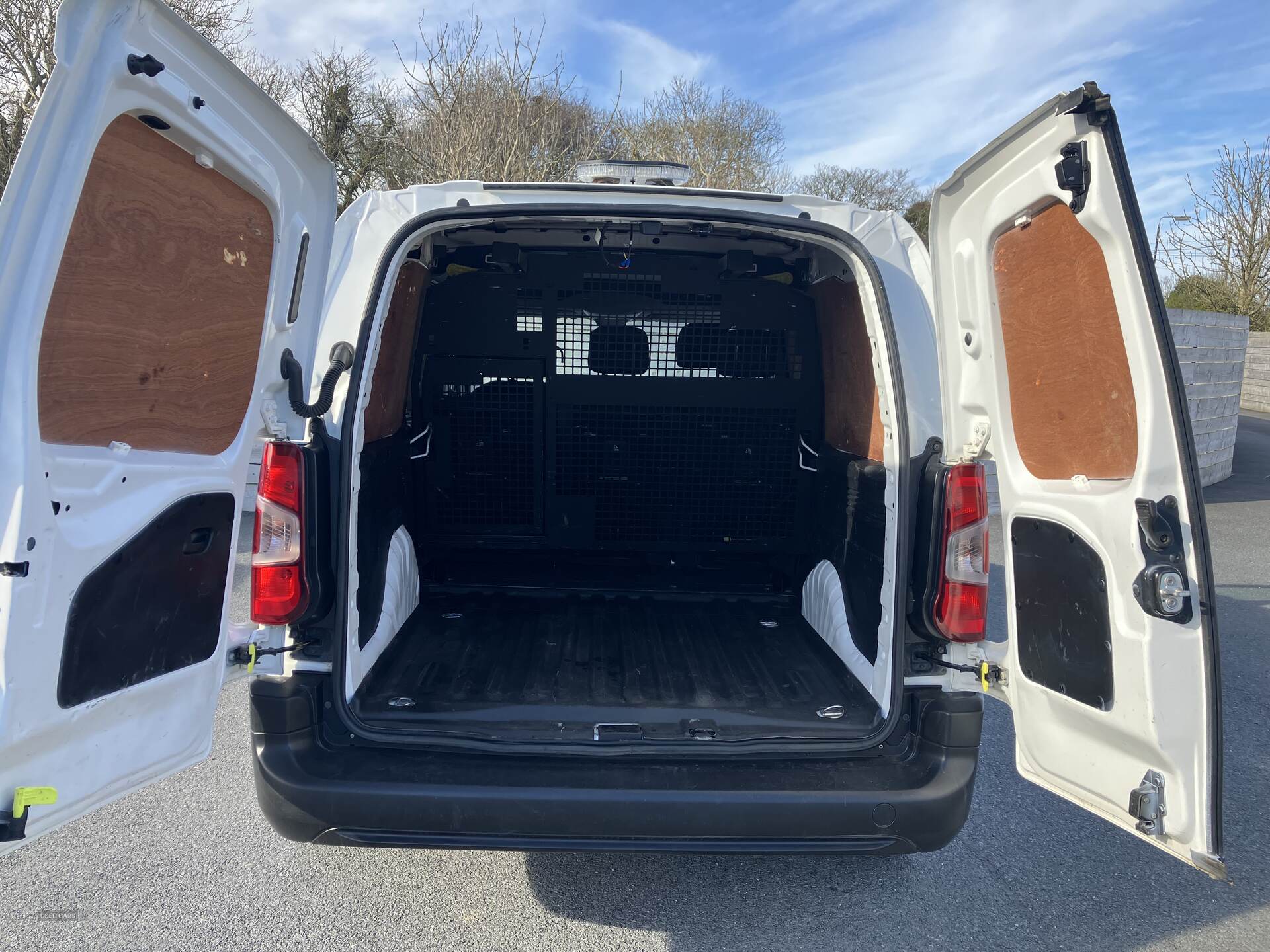 Oct 2020 Vauxhall Combo 2300 1.5 Turbo D 100ps H1 Edition Crew Van
