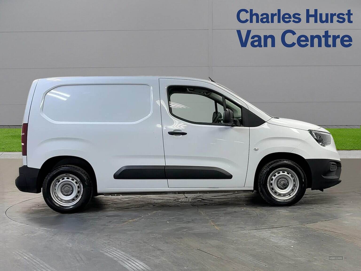 Sep 2022 Vauxhall Combo CARGO 2000 1.5 Turbo D 100Ps H1 Dynamic Van [6 Speed]