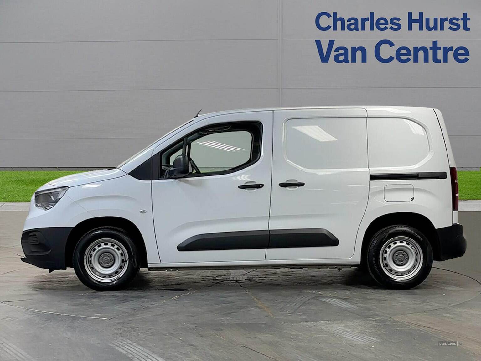 Sep 2022 Vauxhall Combo CARGO 2000 1.5 Turbo D 100Ps H1 Dynamic Van [6 Speed]