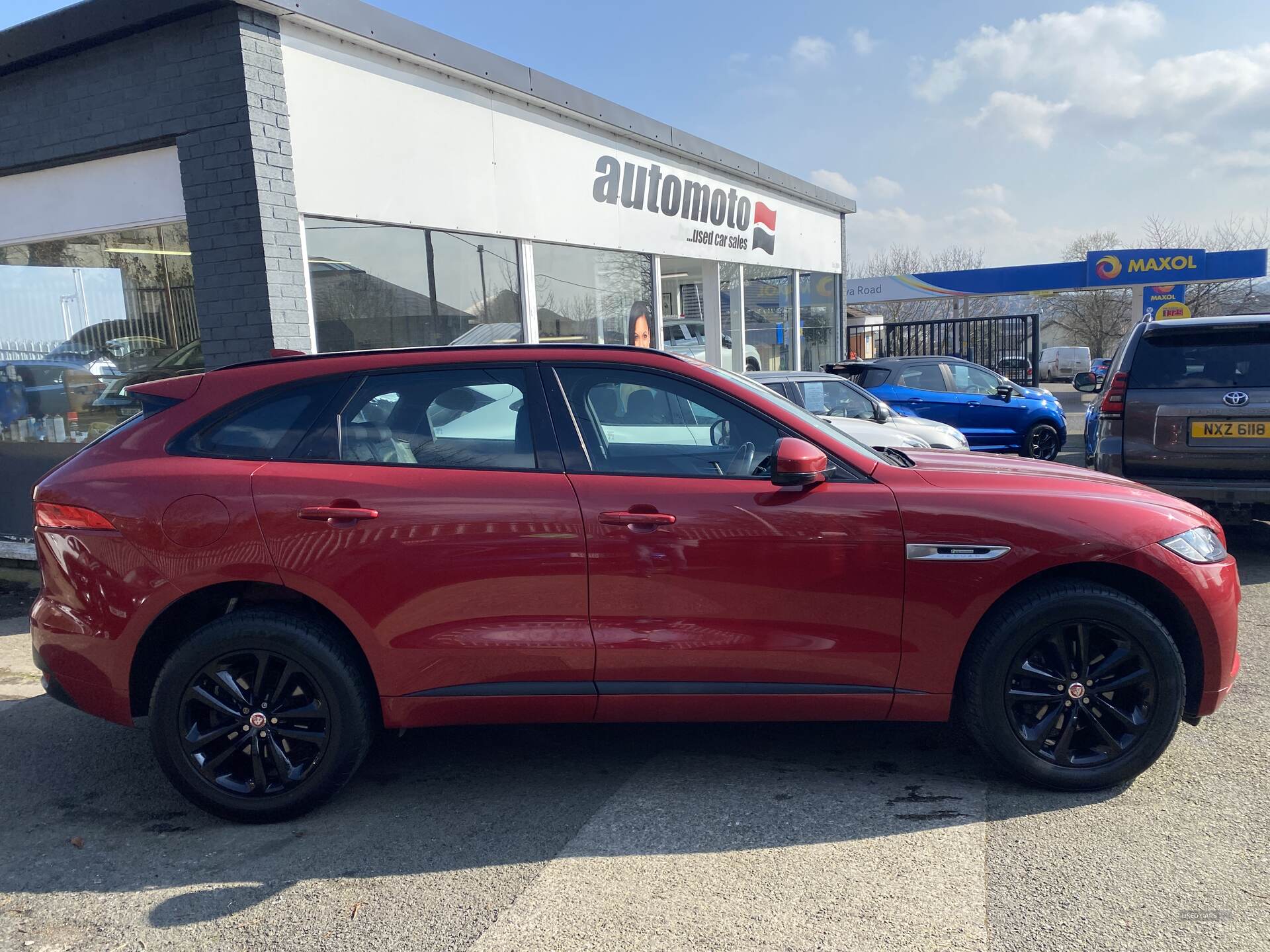 Nov 2016 Jaguar F-Pace 2.0d R-Sport 5dr Auto AWD