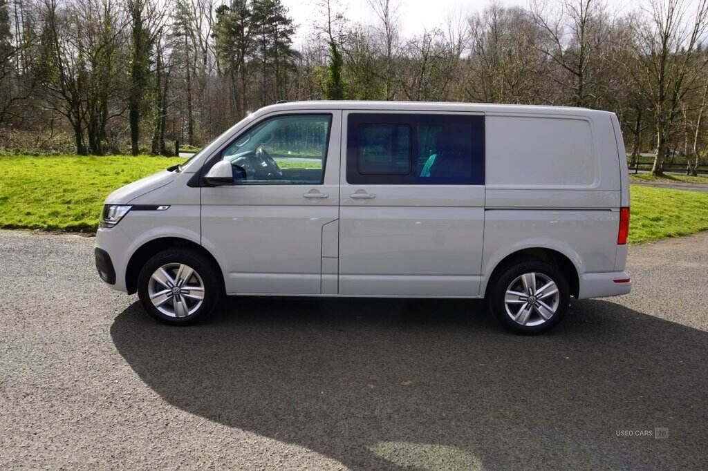 Jun 2023 Volkswagen Transporter 2.0 TDI 150 Highline Kombi Van