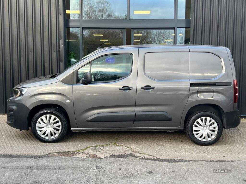 Oct 2021 Peugeot Partner 1000 1.5 BlueHDi 130 Professional Premium Van EAT8