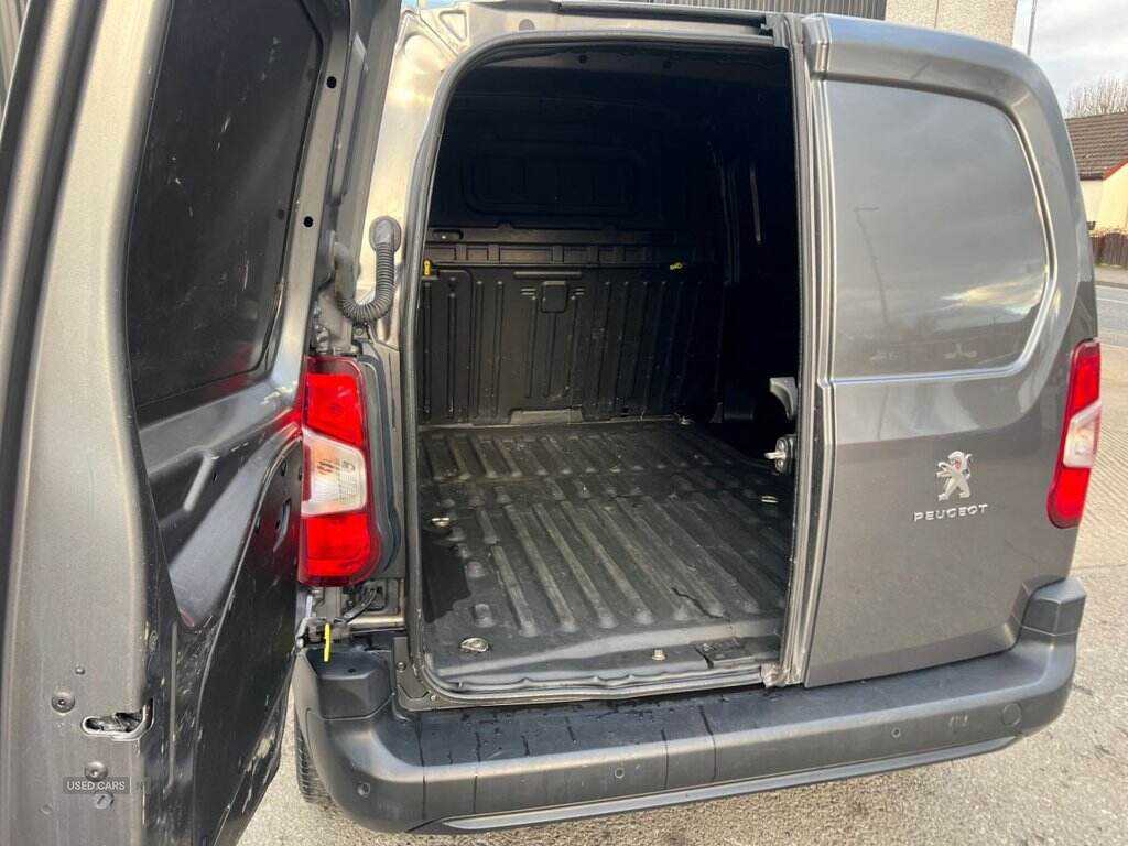 Oct 2021 Peugeot Partner 1000 1.5 BlueHDi 130 Professional Premium Van EAT8