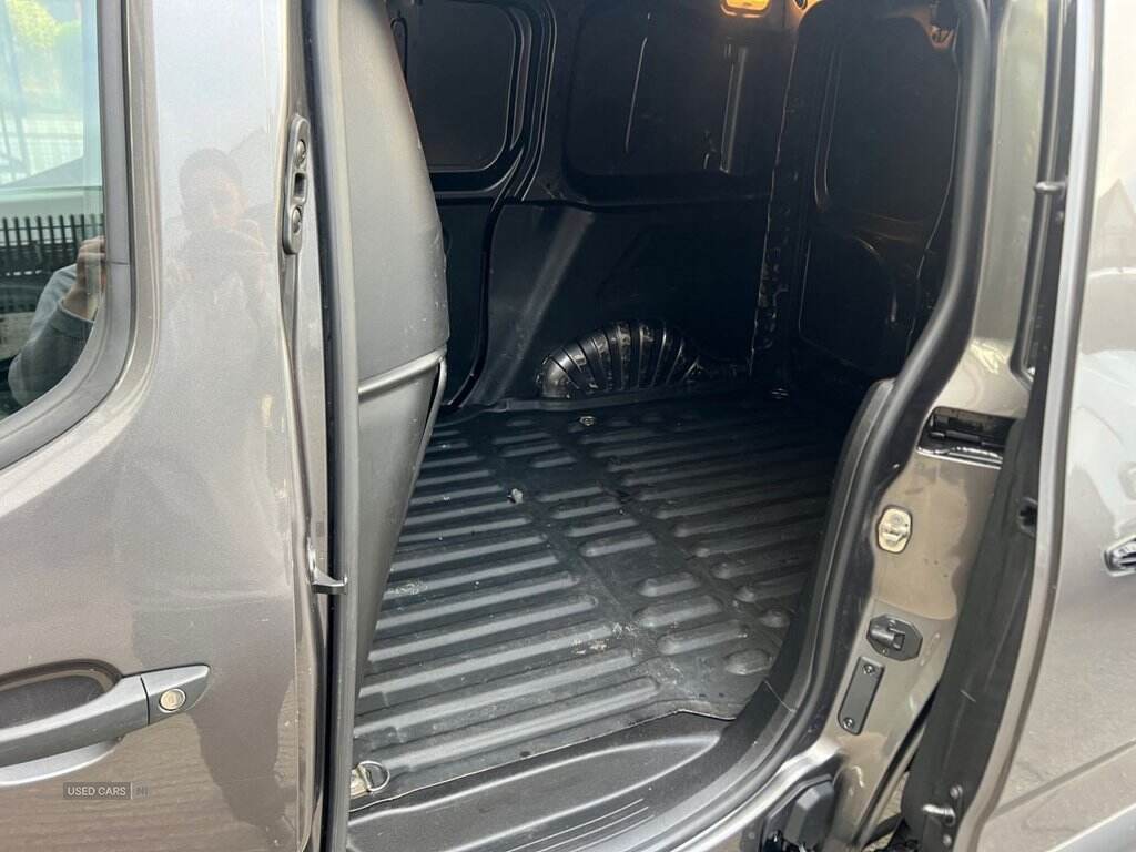 Oct 2021 Peugeot Partner 1000 1.5 BlueHDi 130 Professional Premium Van EAT8