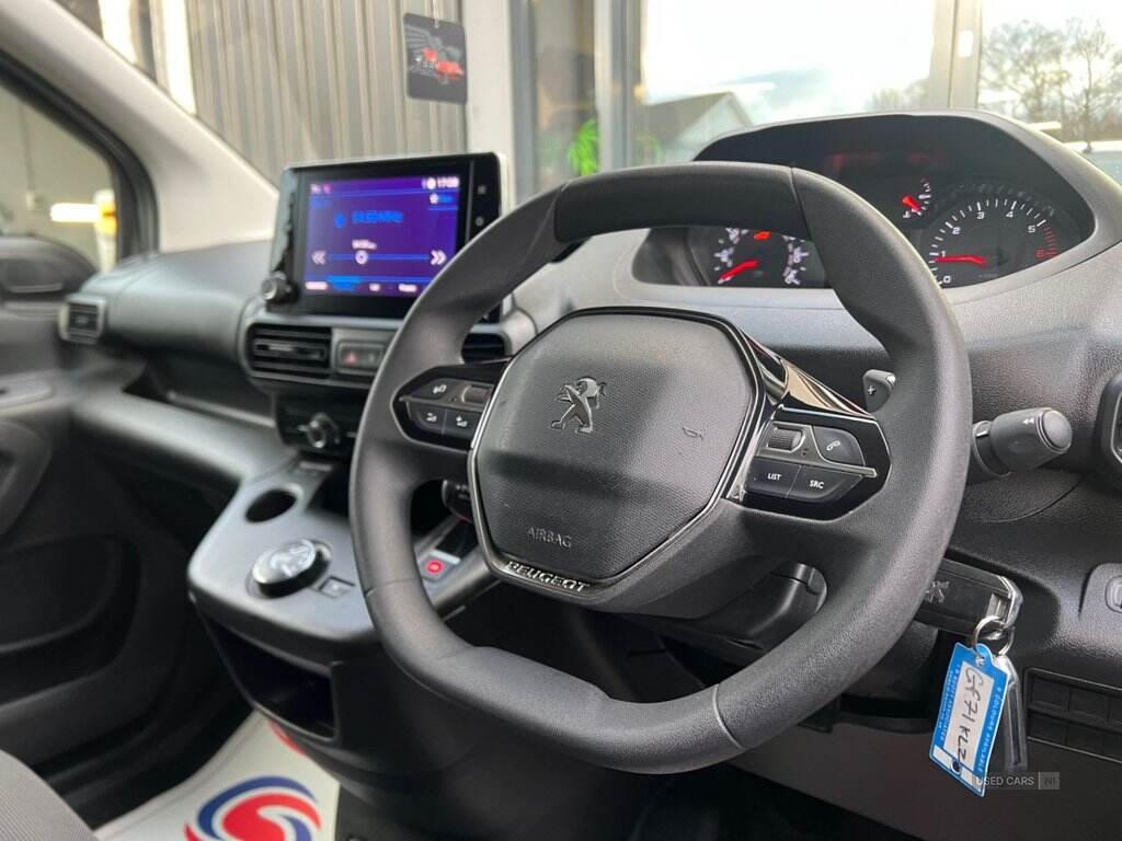 Oct 2021 Peugeot Partner 1000 1.5 BlueHDi 130 Professional Premium Van EAT8