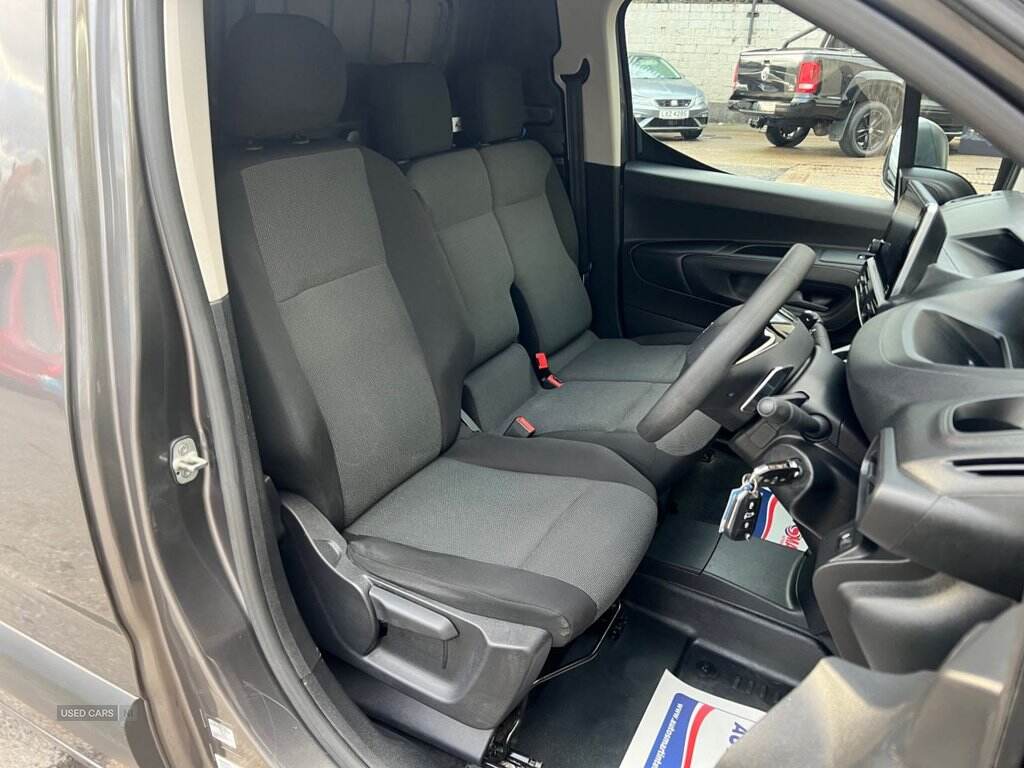 Oct 2021 Peugeot Partner 1000 1.5 BlueHDi 130 Professional Premium Van EAT8