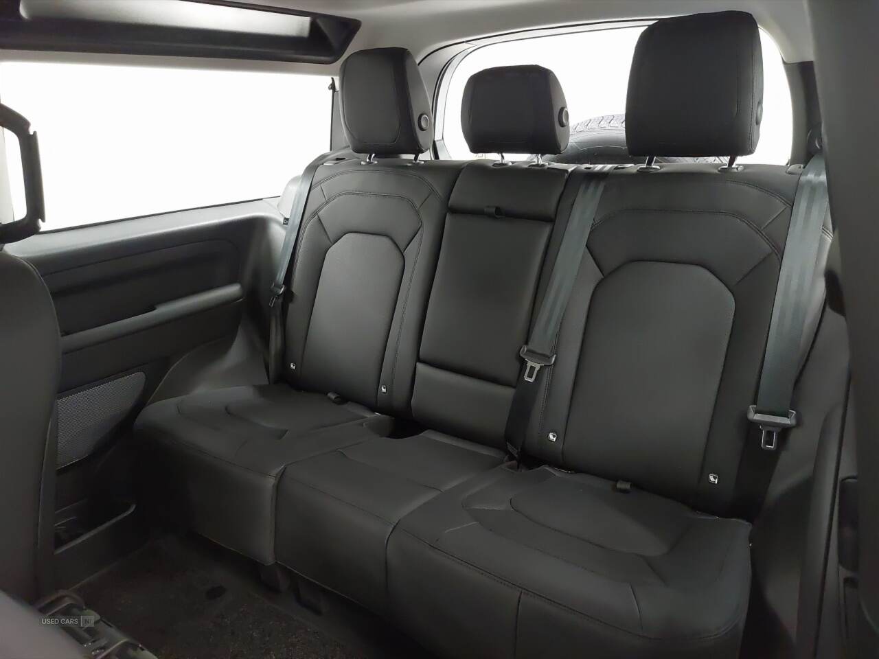 Oct 2024 Land Rover Defender 2.0 P300 SE 90 3dr Auto