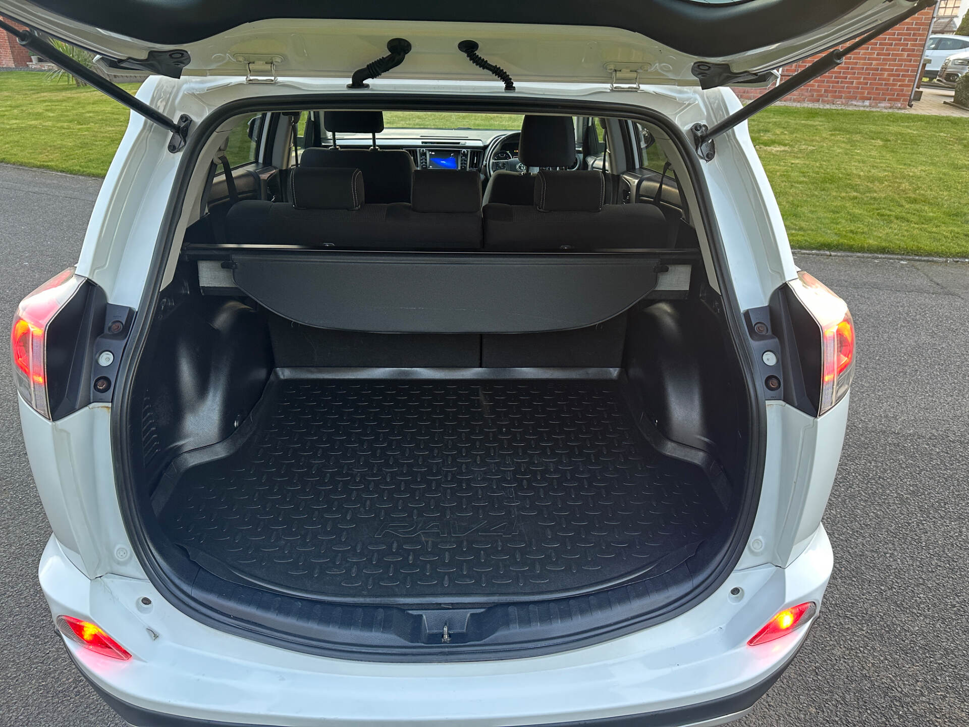 May 2016 Toyota RAV4 2.0 D-4D Business Edition 5dr 2WD