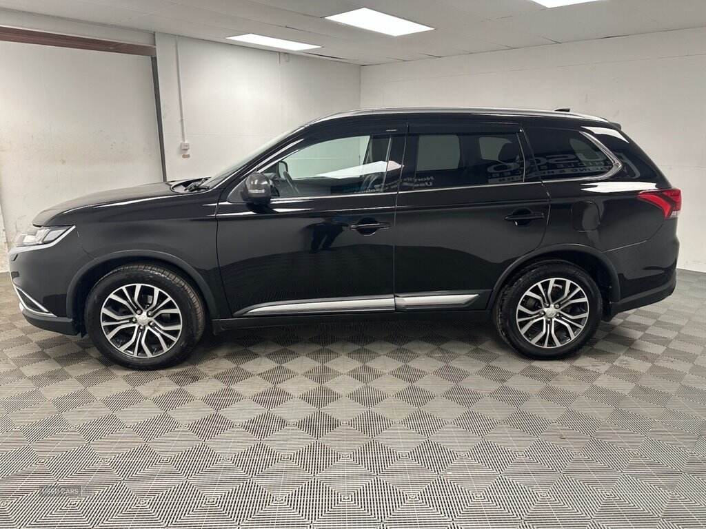 Mar 2025 Mitsubishi Outlander 2.2 DI-D 4 SUV 5dr Diesel Manual 4WD Euro 6 (s/s) (147 ps) Good History, Sat Nav, Bluetooth