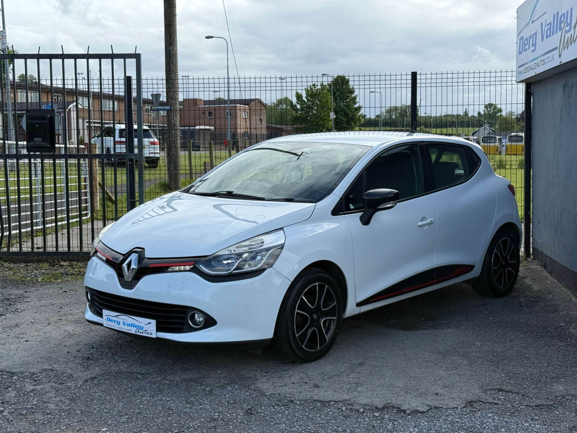 Mar 2014 Renault Clio 1.2 16V Dynamique MediaNav 5dr