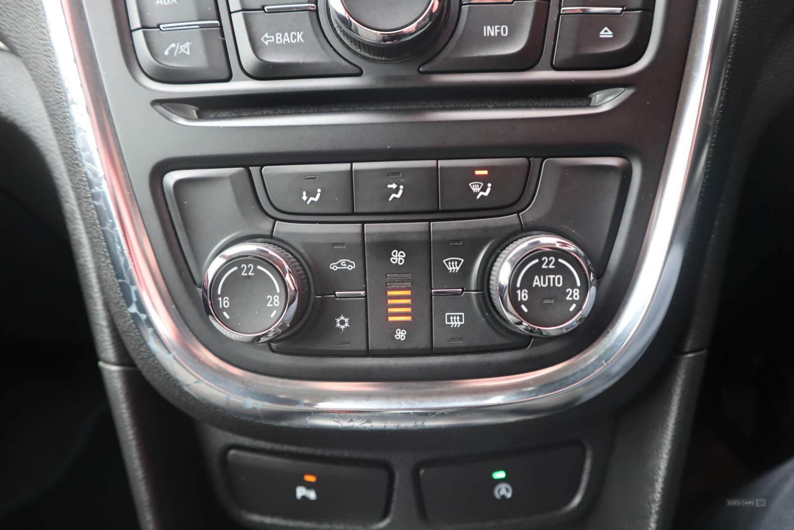Feb 2016 Vauxhall Mokka 1.6i Exclusiv 5dr