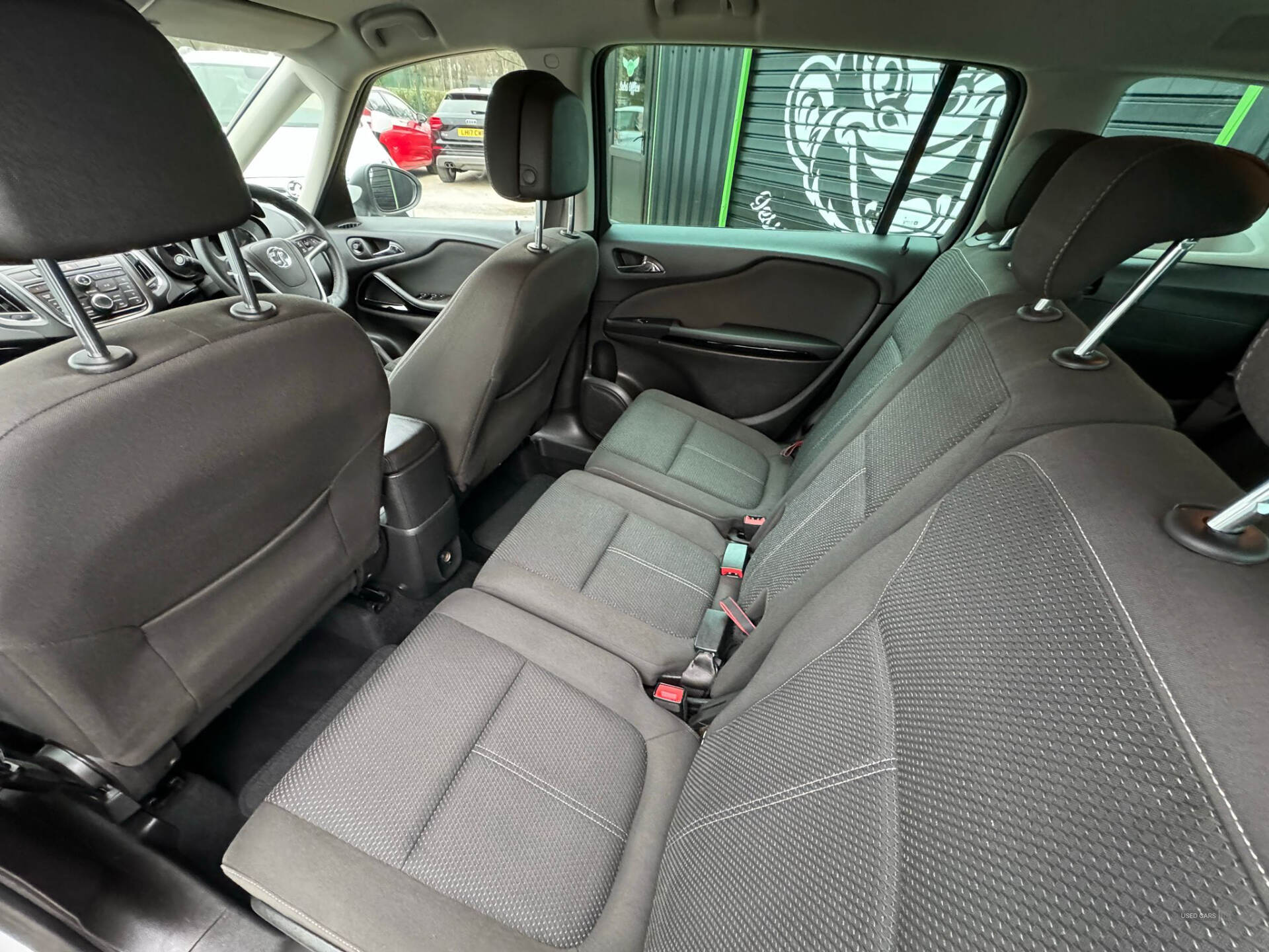 Oct 2015 Vauxhall Zafira 2.0 CDTi SRi 5dr