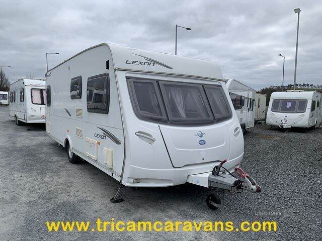 2010 Lunar Lexon SE, Fixed Bed, Separate Shower