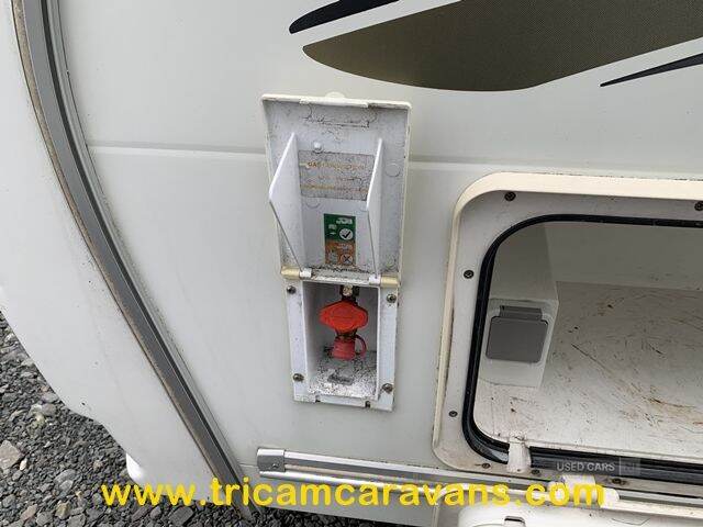 2010 Lunar Lexon SE, Fixed Bed, Separate Shower