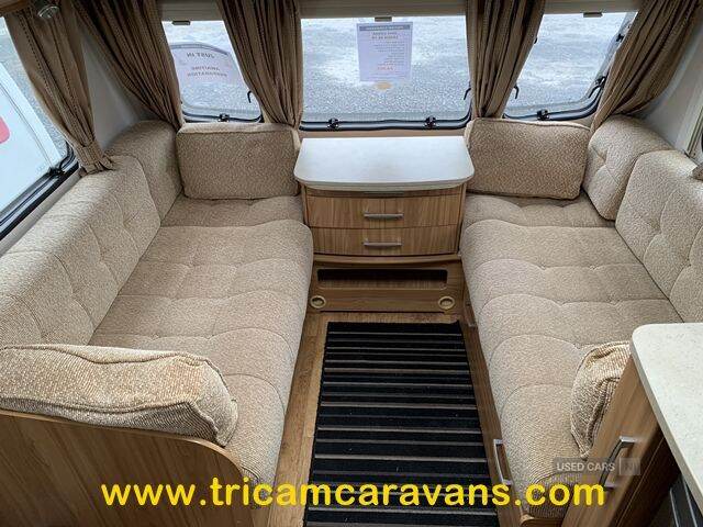 2010 Lunar Lexon SE, Fixed Bed, Separate Shower