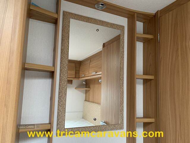 2010 Lunar Lexon SE, Fixed Bed, Separate Shower
