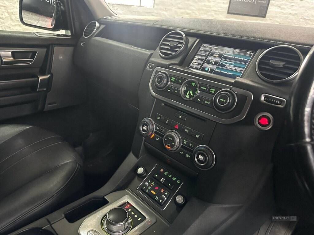 Nov 2015 Land Rover Discovery 4 3.0 SD V6 XS SUV 5dr Diesel Auto 4WD Euro 5 (255 bhp)