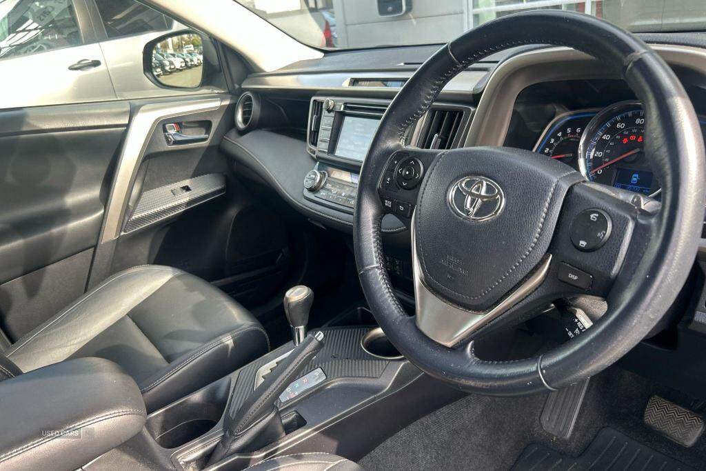 Mar 2015 Toyota RAV4 2.2 D-CAT Invincible 5dr Auto