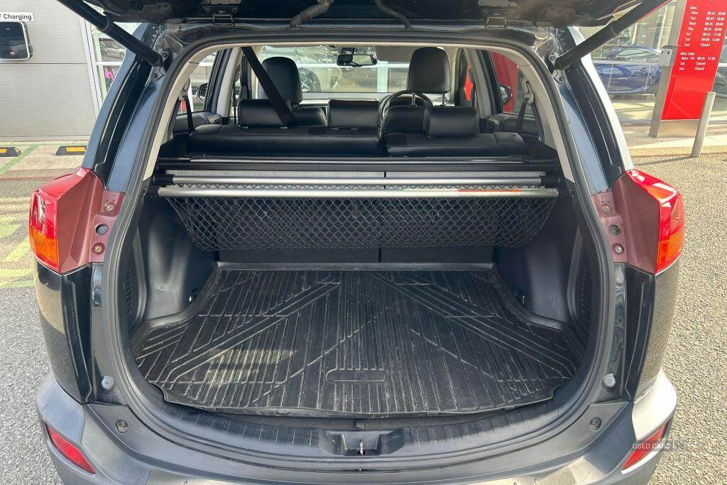 Mar 2015 Toyota RAV4 2.2 D-CAT Invincible 5dr Auto