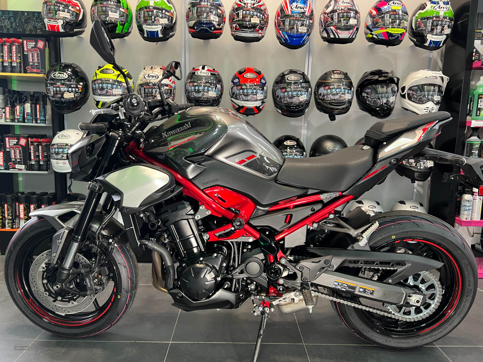   Kawasaki Z Series 2025 KAWASAKI Z900 IN METALLIC CARBON GREY